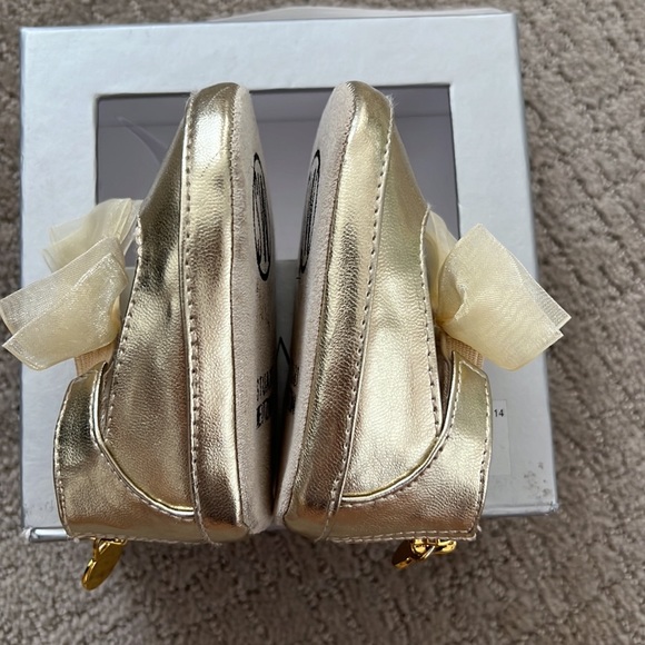 Stuart Weitzman baby Nantucket gold shoes - Picture 6 of 8